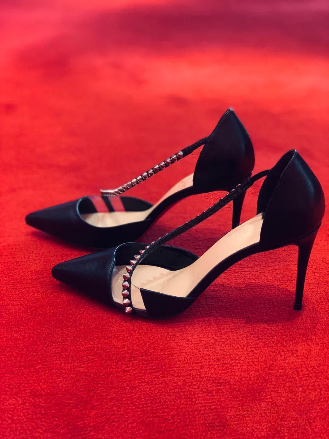 

Summer Dress Shoes Rivets Fashion women red bottoms low heels Nude black Leather womens Toes Pumps Party Wedding