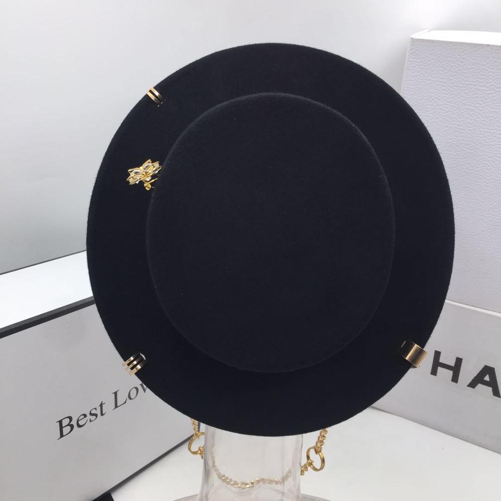 

Black cap female British wool hat fashion party flat top hat chain strap and pin fedoras for woman for a street-style shootingg