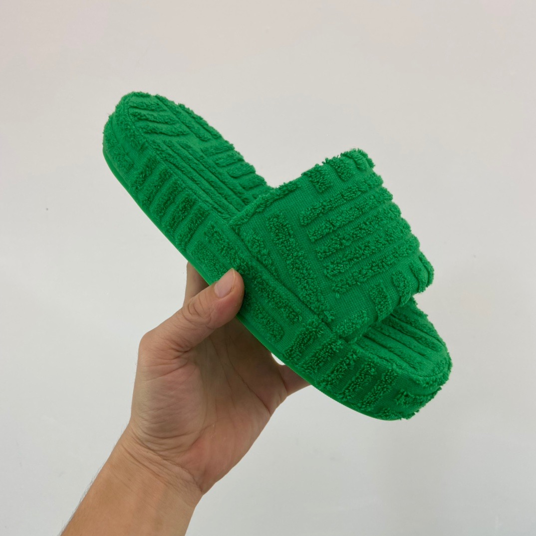 

2021 newest women resort sponge slippers early spring men Furry Platform Slipper designer Household indoor Cotton slides with box 3.5 cm 1.4 inches, 1green