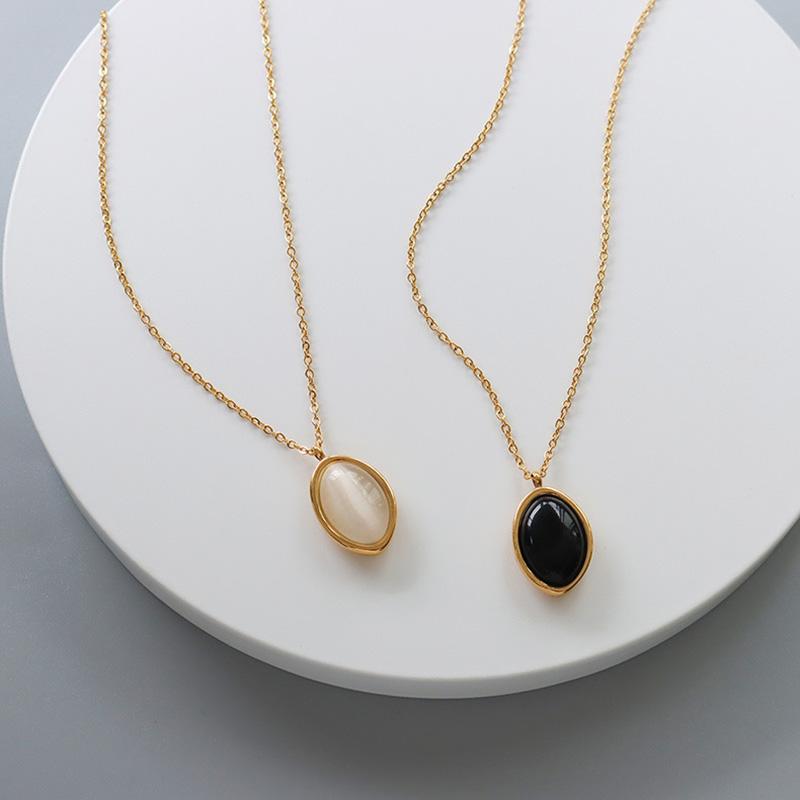 

Pendant Necklaces 2021 French Luxury Retro Black And White Opal Female Necklace Simple Delicate Oval 316 Titanium Steel Clavicle Chain