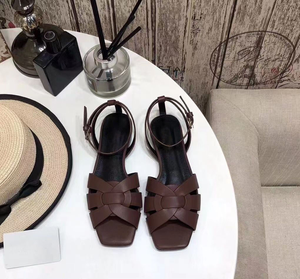 

2021 summer designer's classic woven women's flat sandals noble temperament cow patent leather with tight skirt party jeans size 35-41, Brown
