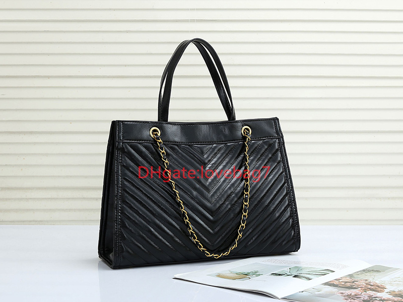 

Luxury Quality Leather Women Bag golden Metal Chain handbag High capacity Travel bags V modelling Mom storage handbags