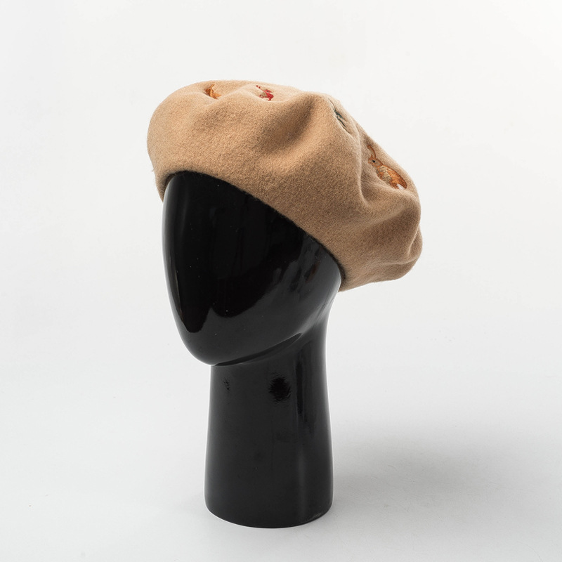 

Korean Autumn and Winter New Mori Rabbit Squirrel Leaves Embroidered Wool Wool Beret Artist Hat Wool Hatg, Beige