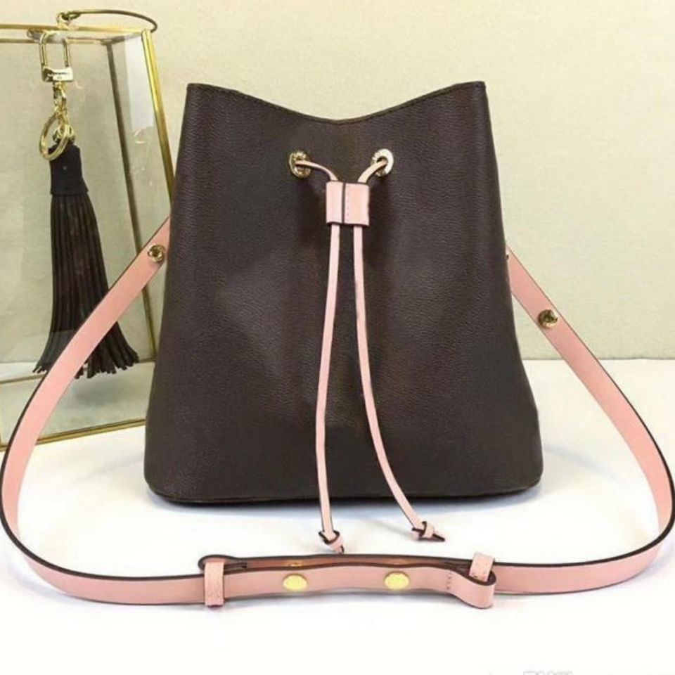 

Quality Ladies bucket bag Luxurys designers 2021 Women Crossbody handbag Fashion handbags mother shoulder bags letter totes Thread wallet Metallic Artwork print, No bags