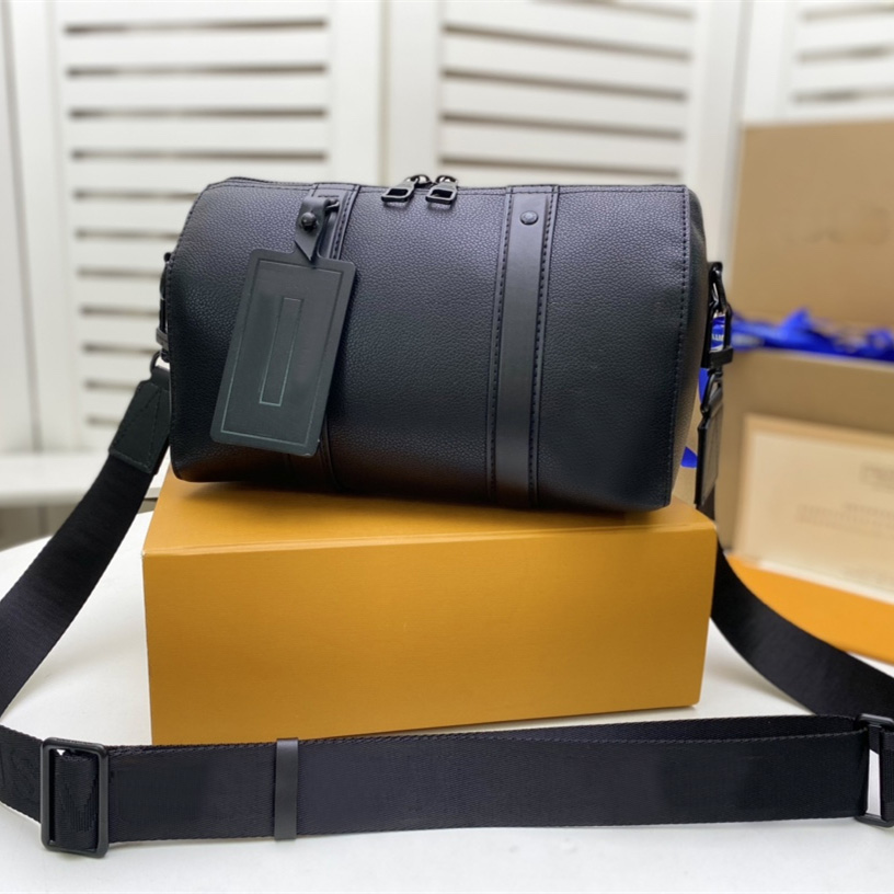 

High quality leather handbag travel bag shoulder Bags Lychee pattern fabric the detailed design is made of black and white Damier Distorted canvas