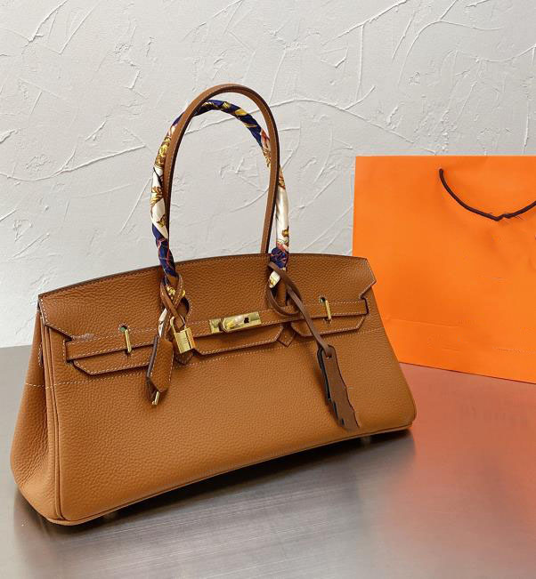 

2021 luxury designer handbag made of top quality cowhide with silk scarf and slippers pendant 42*23cm