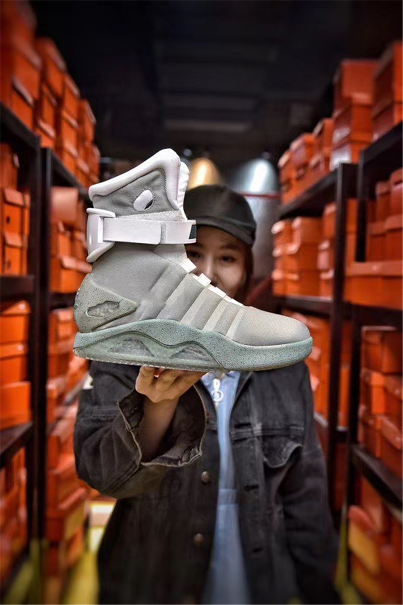 

2021 Authentic Shoes Air Mag Back to the Future Fashion Sneakers Mens Sports LED Lighting Outdoor Trainers With Original Box
