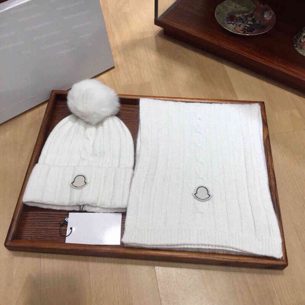 

Montclair French Luxury Designer Wool Rabbit Cashmere Knitted Three-piece Hat Scarf Gloves Unisex Couple Winter Fashion Warm Multicolor