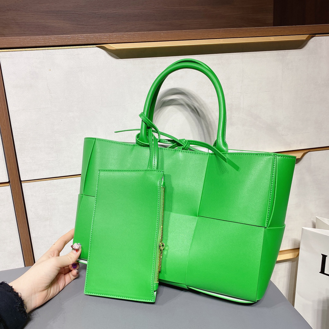 

2021 SS Top quality lady bag fashion woven handbag women shoulder bags Knitting handbags Braided corss-body-bags Famous Designers totes, Color q