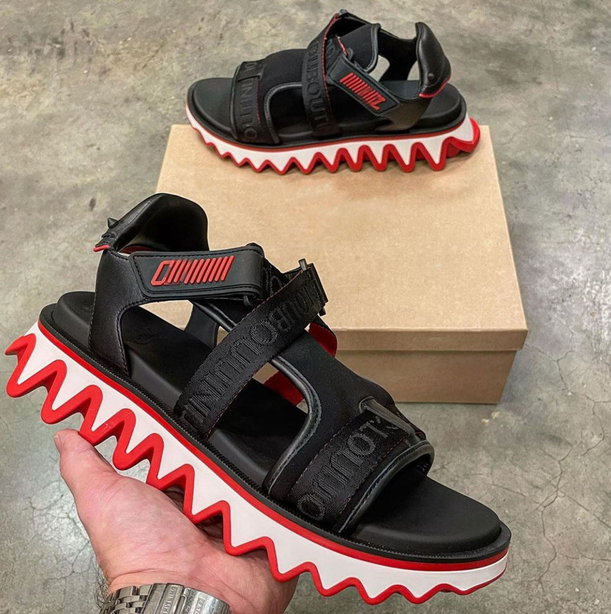 

Summer Men's Shoe Beach Sandals Luxury designs red bottom Loubisharks slip sandal redsoles rubber strap sandalies men shoes casual outd, Black