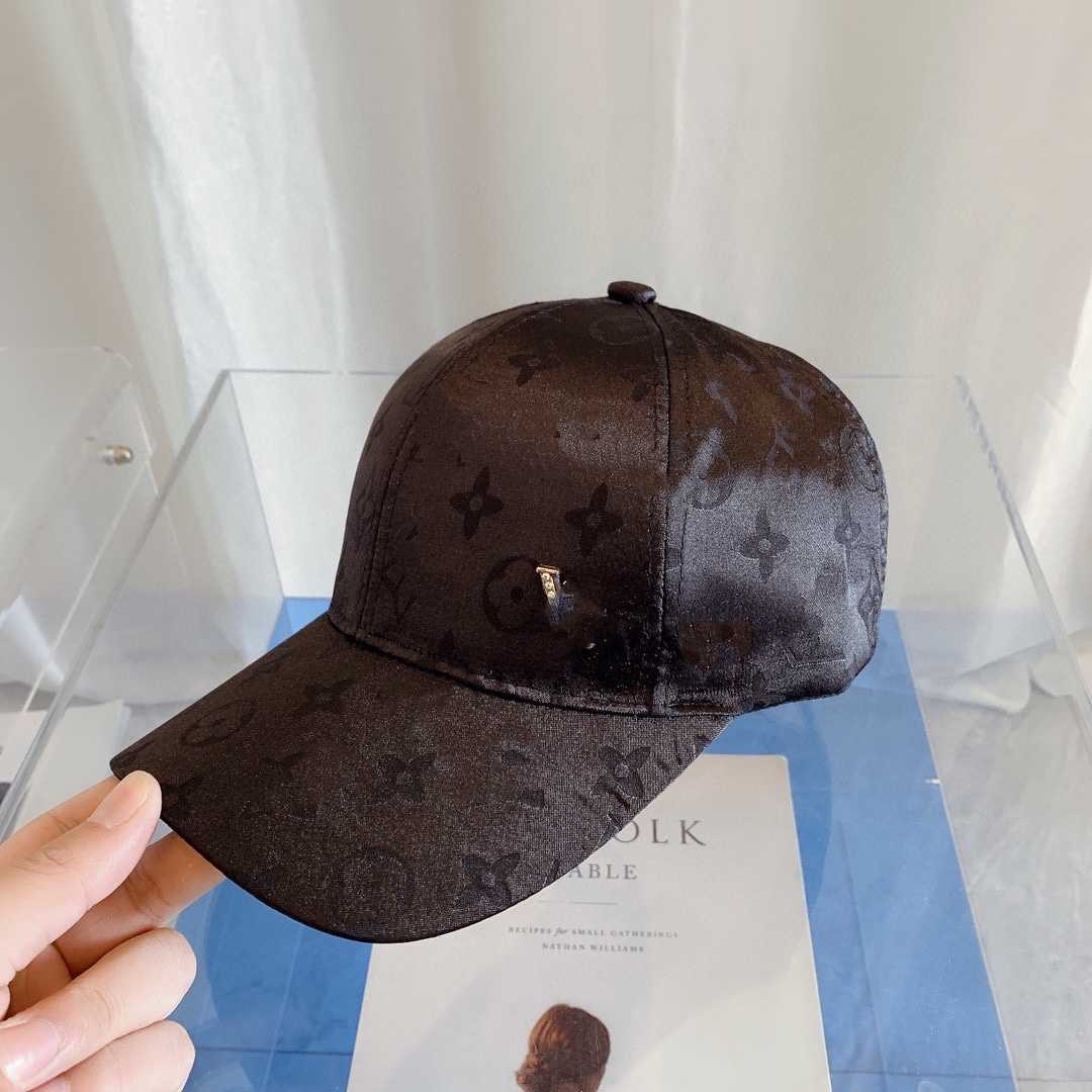 

2022 fashion mens designer cap shiny letter printed high quality beaded men snapback dome casual baseball cap adjustable, Black