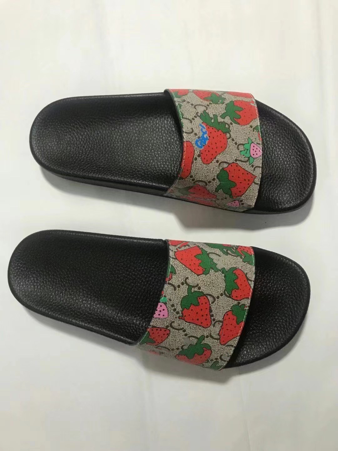 

2021 Top Quality ltaly Mens Womens Summer Beach Slippers Ladies Flip Flops, Grey