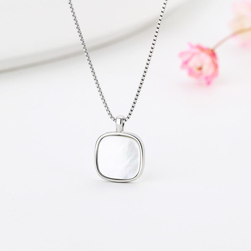 

Pendant Necklaces Square Fritillary Necklace S925 Sterling Silver Simple All-Match Light Luxury Ornament Get Gift For Girlfriend Free
