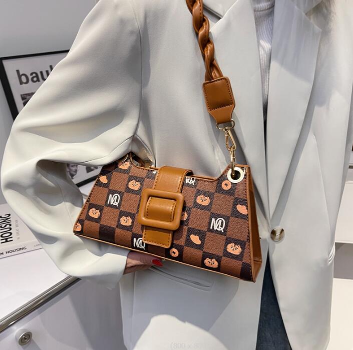 

New braided shoulder underarm bag trendy fashion print letter plaid messenger bag, Brown