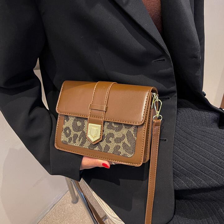 

Factory wholesale women leathersshoulder bags simple atmosphere printed plaid handbag winter stereotypes leather backpack retro leopard handbags