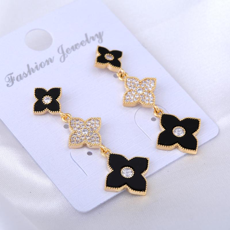 

Korean Fashion Four-leaf Clover Zircon Earrings Long Tassel Temperament Ladies Auricular Needling Jewelry Dangle & Chandelier