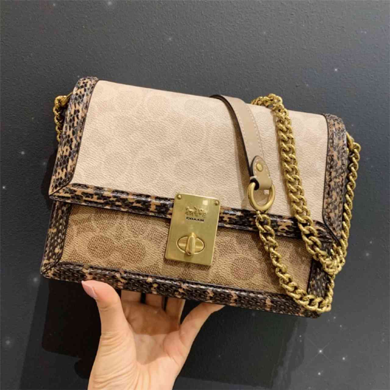 

New color contrast Hutton Camellia square Single Shoulder Messenger Chain Leather Women's vagrant bag