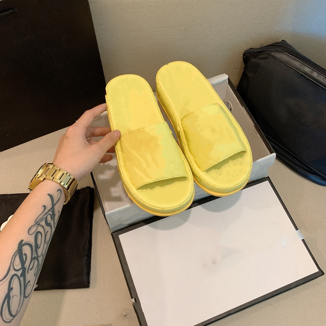 

Fashion slipper New spring and summer vacation series slippers caper shoes surface integral fabrics are single will wear socks look good35 to 40, Black