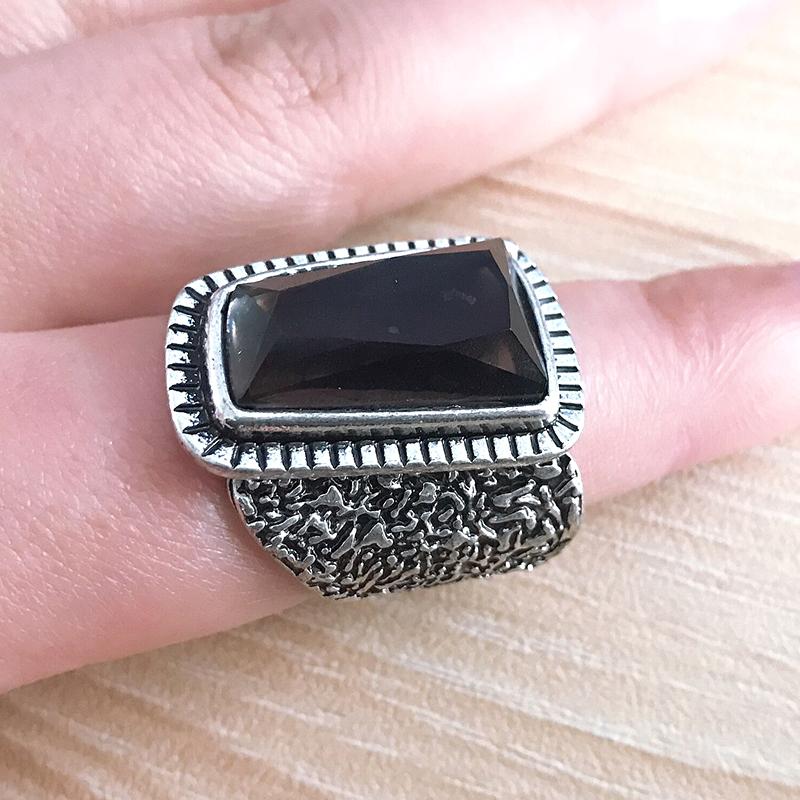 

Cluster Rings Vintage Silver Color Big Ring Black CZ Rhinestone Ethnic Carving Flower Steampunk Knuckle Jewelry For Men Gift