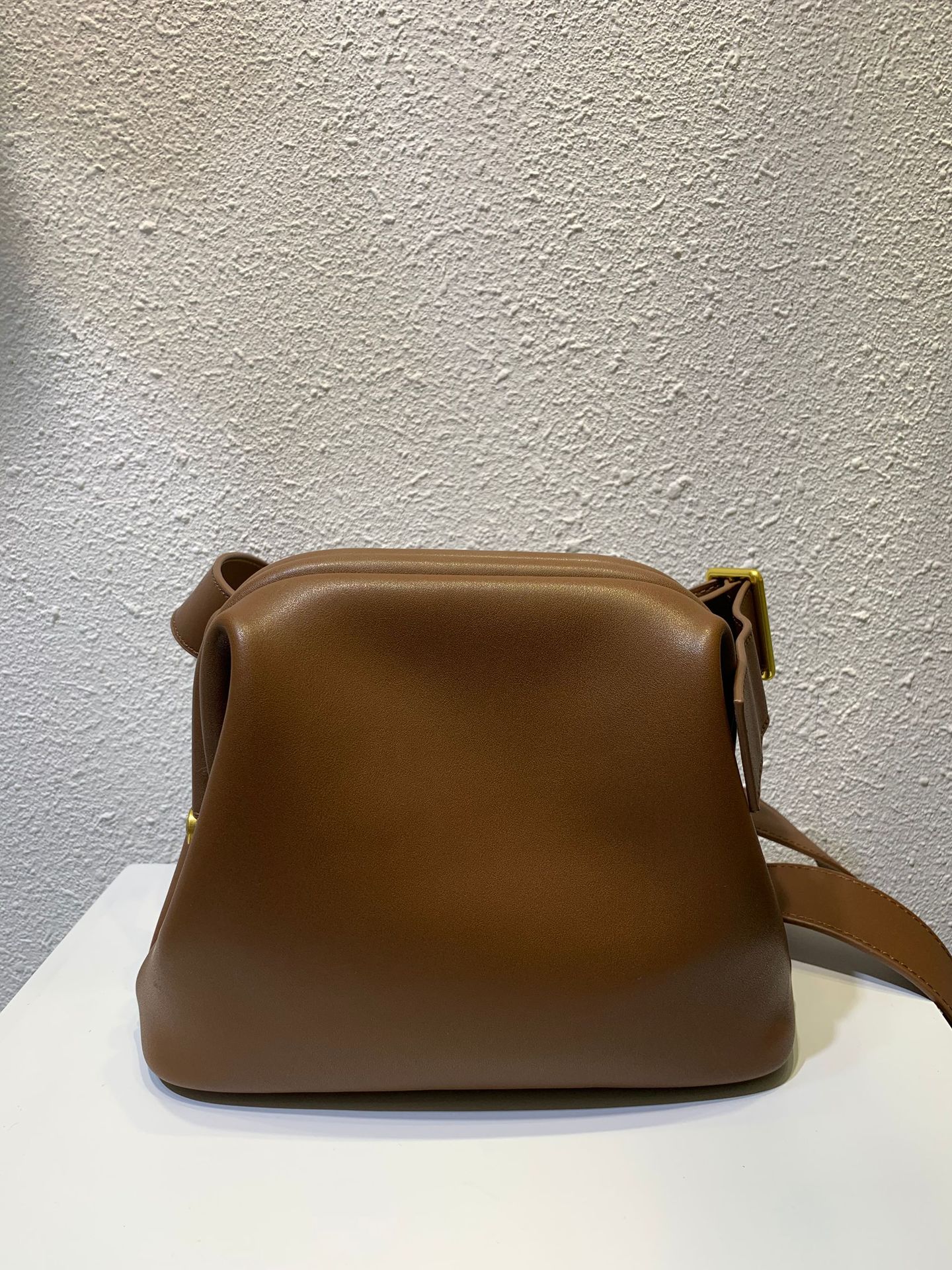 

Korean Special-Interest Design Im Soo-Hyang Same Osoi Cowhide Steamed Bread Clip Bag, Light gray