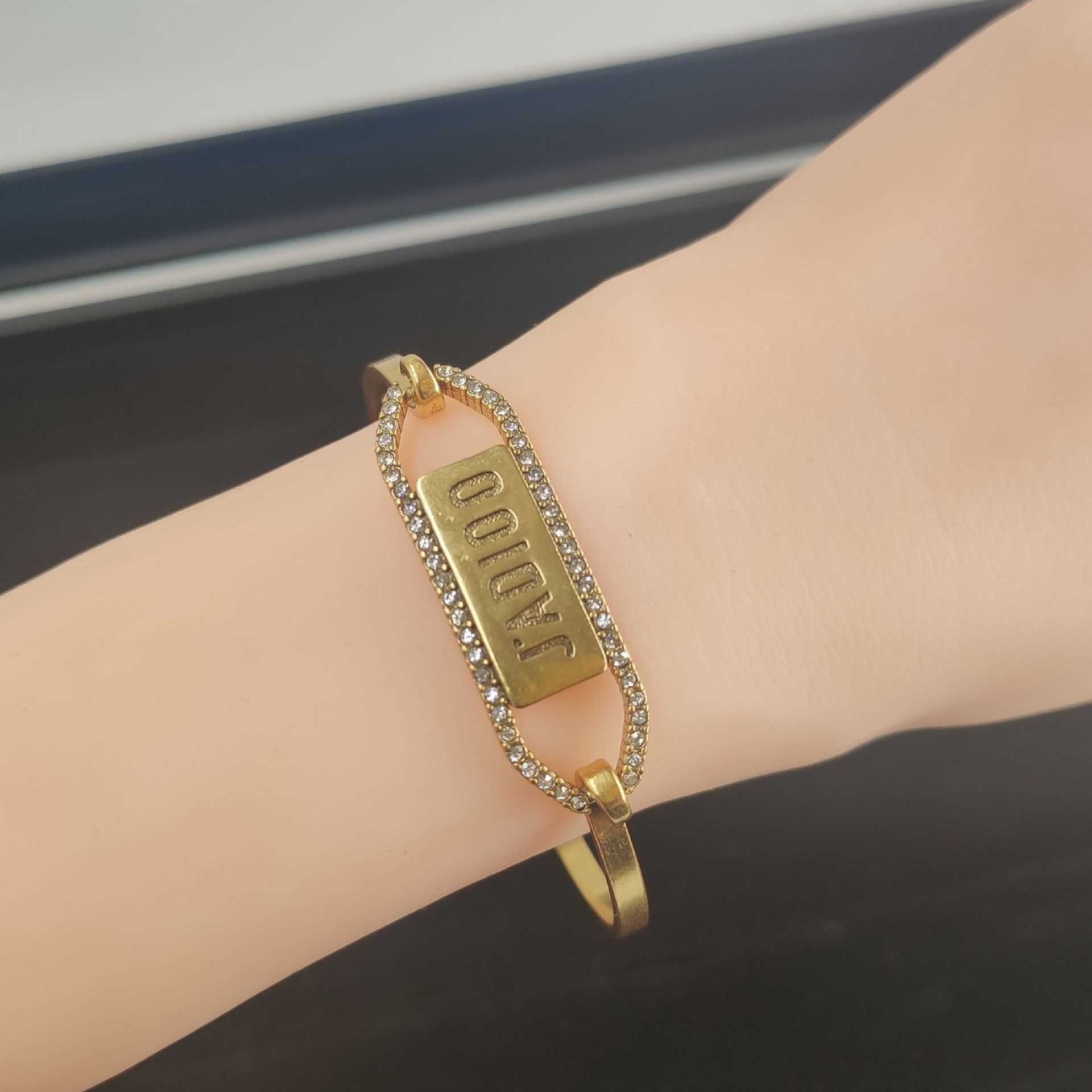 

hot Selling dio New Letter Bracelet in 2021