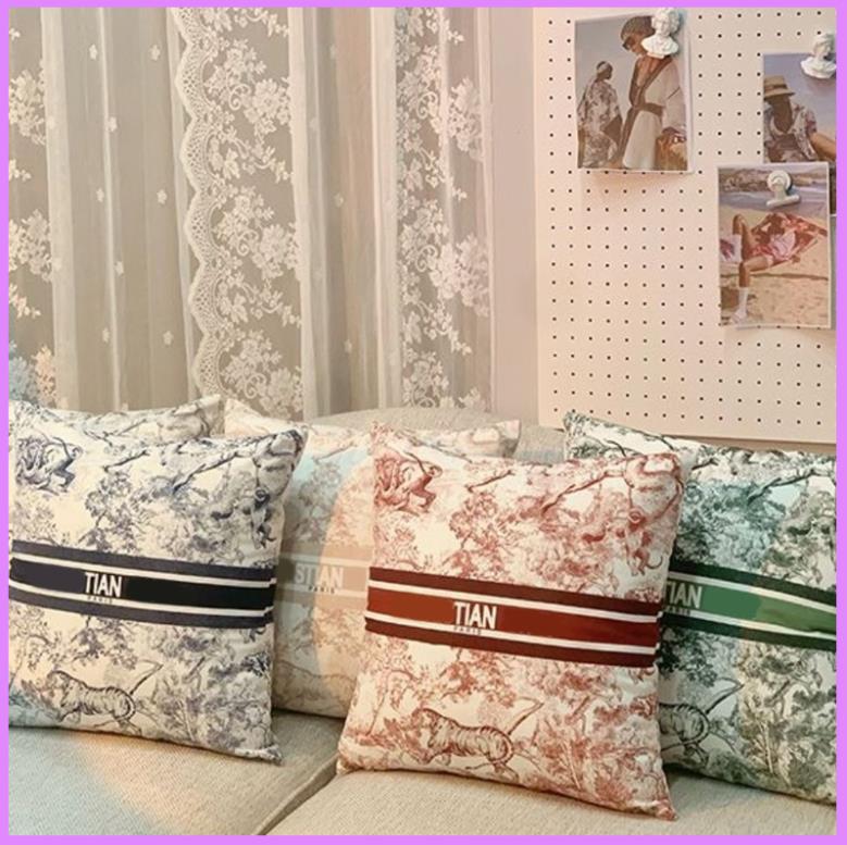 

Fashion Home Furnishing Pillow With Core Designer Pillows Women Mens Cushion Parlour Sofa Office Lumbar Pad High Quality LETTERS D2111014F