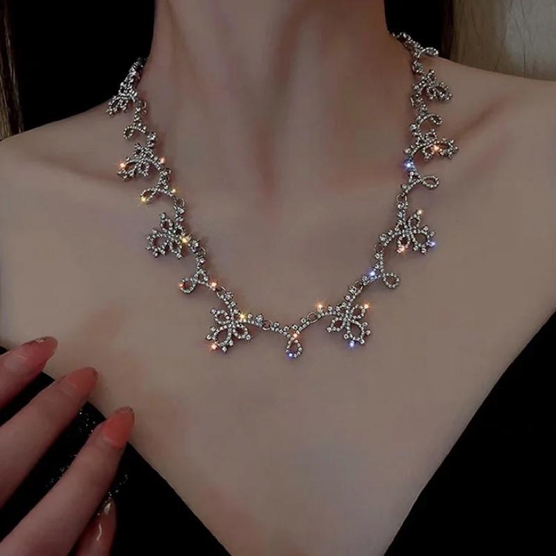 

Chains Exaggerated Heavy Design Sense Rhinestone Women's Necklace Retro Charm Woman Full Diamond Clavicle Chain Jewelry