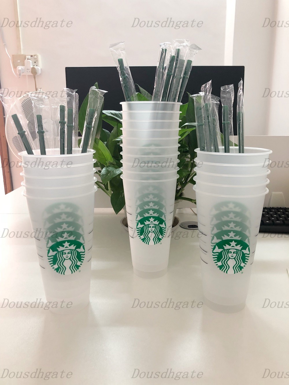 

DHL Free Starbucks 24OZ/710ml Plastic Tumbler Reusable Clear Drinking Flat Bottom Cup Pillar Shape Lid Straw Mug Bardian, 24oz transparent cup