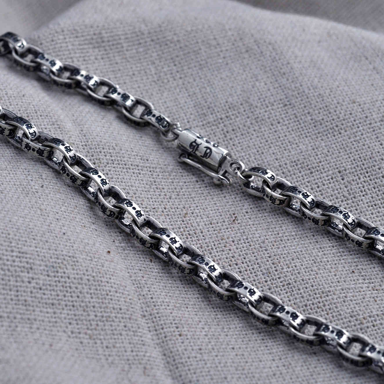 

Necklaces S925 Sterling Ch Thai Men's Pendant Necklace Oval Wild Sweater Chain Retro Clavicle Female Silver Wholesale