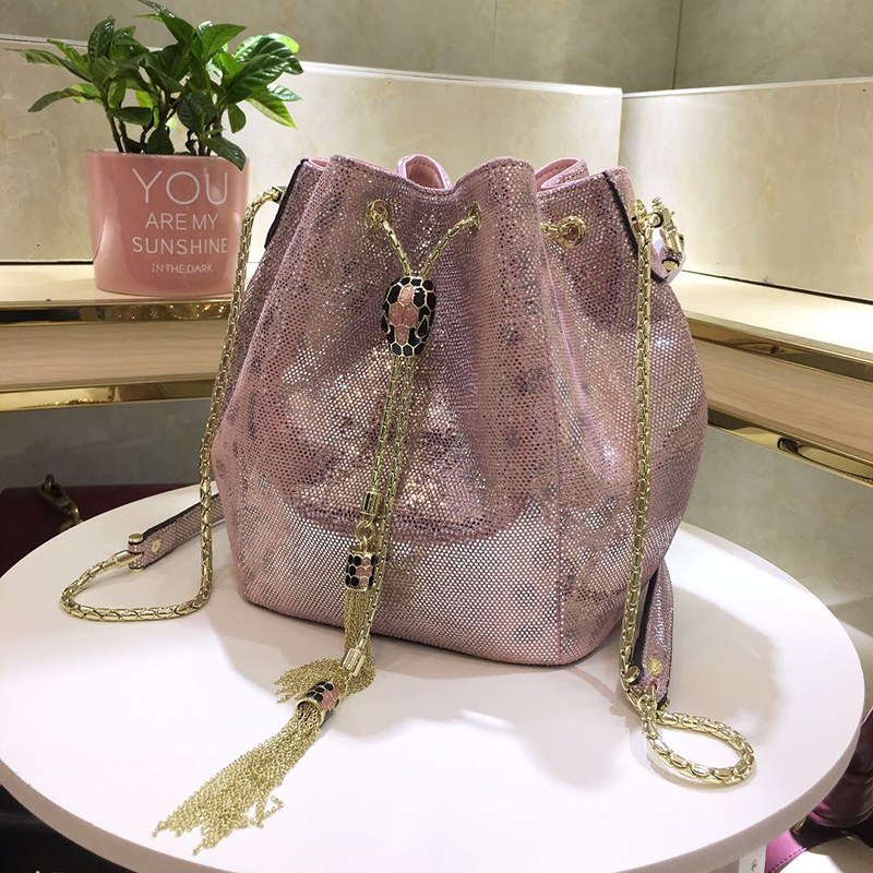 

Snake Head Chain Bag Female Crossbody 2021 Spring and Summer New Ins Super Popular Sequin Bucket Bag Genuine Leather Portable Big Bag Flash, Serpentine pink crystal color (inside an