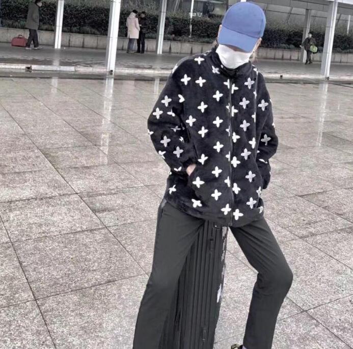 

Casual long sleeve loose hoodie jacket cow European fashion coat for men and women, with velvet warmth, Black