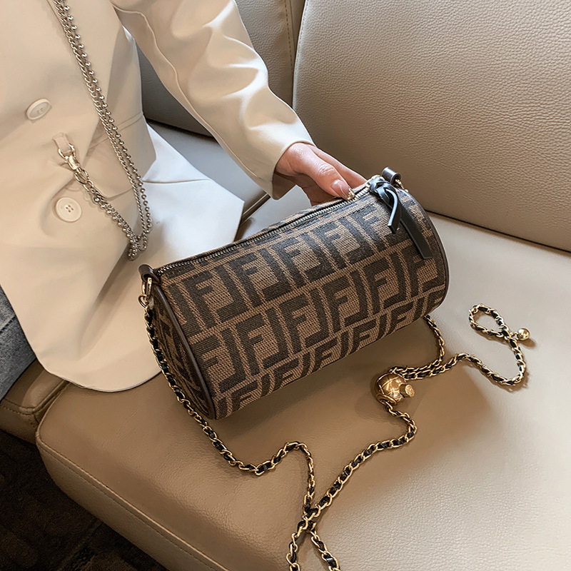 

Luxury Handbags New temperament fashion chain Street trend single shoulder letter texture cylinder messenger women's small bag, Sky blue