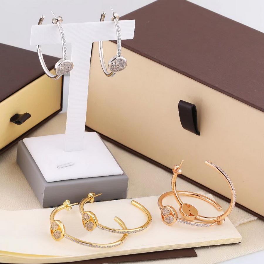 

Fashion Style Lady Womens Hoop Earring Metal Engraved Initials Diamond Hollow Square Round Flower Stud Earrings