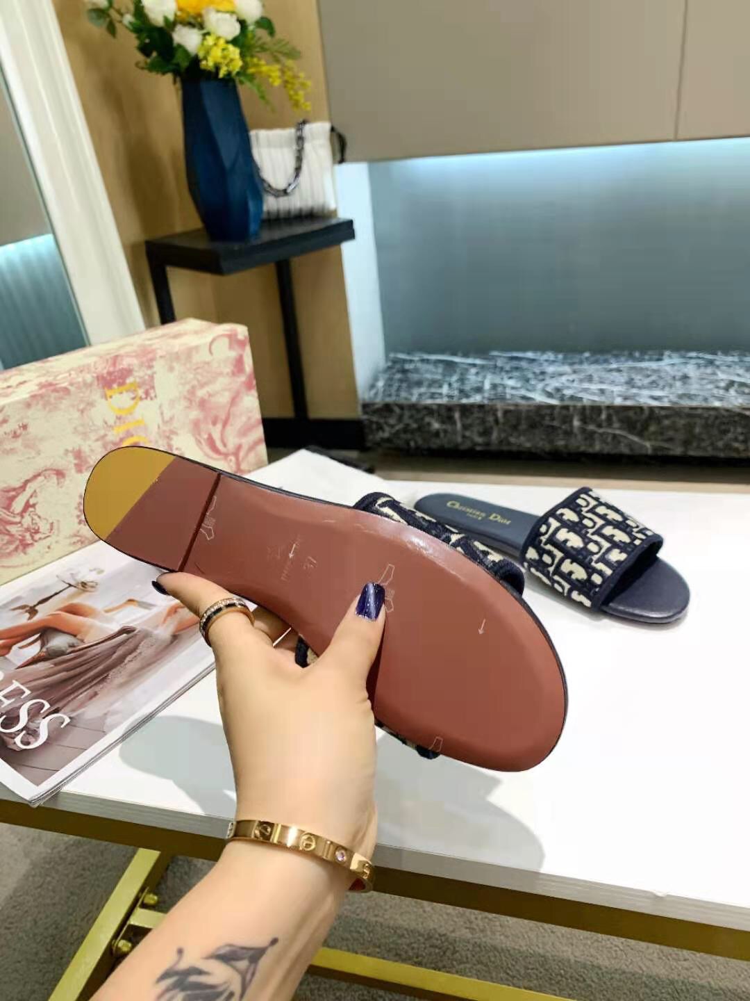 

High quality designer Slippers Summer Beach Leather Sandals Blue Red Stripes Embroidered flowers Flat Ladies Outdoor Causal Flip Flops Shoes With Box, Black