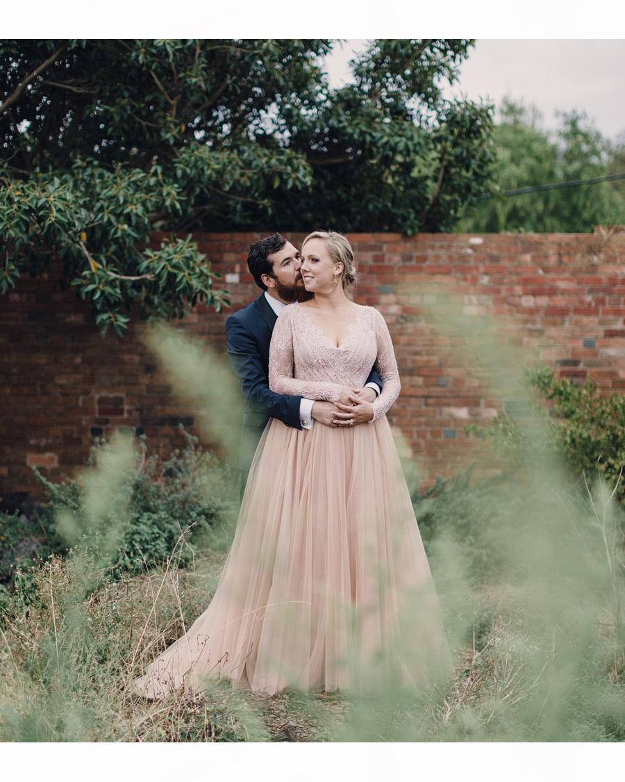 

Blush Pink New Country Vintage A Line Wedding Dresses V Neck Long Sleeves Lace Appliques Beaded Tulle Wedding Gowns Plus Size Bridal Dress, White