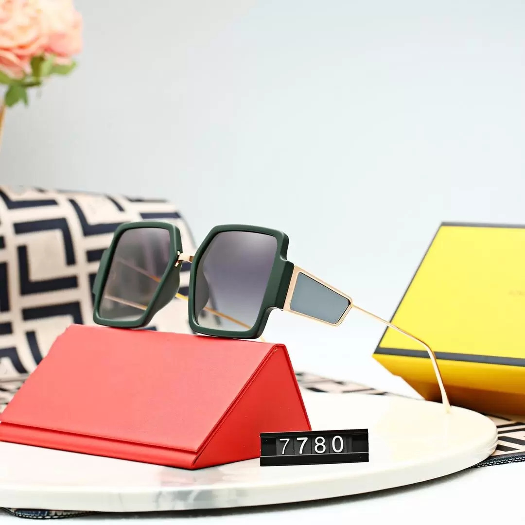

Summer Sunglasses Man Woman Unisex Fashion Glasses Retro Square frame Design Women UV400 Sun glasses 4 Color Optional Top Quality 7780