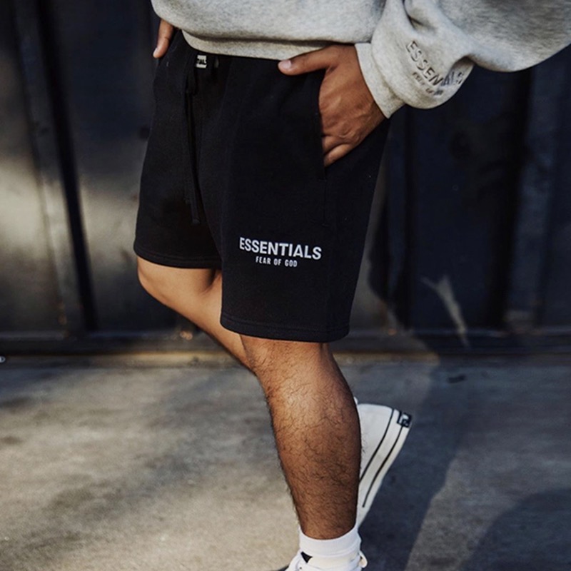 

FOG Essentials Shorts FEAR OF GOD Reflective Embroidered Logo Sweat Shorts Mens Casual Sweatshorts Joggers Harem Shorts Hip Hop Streetwear, Black-reflective logo