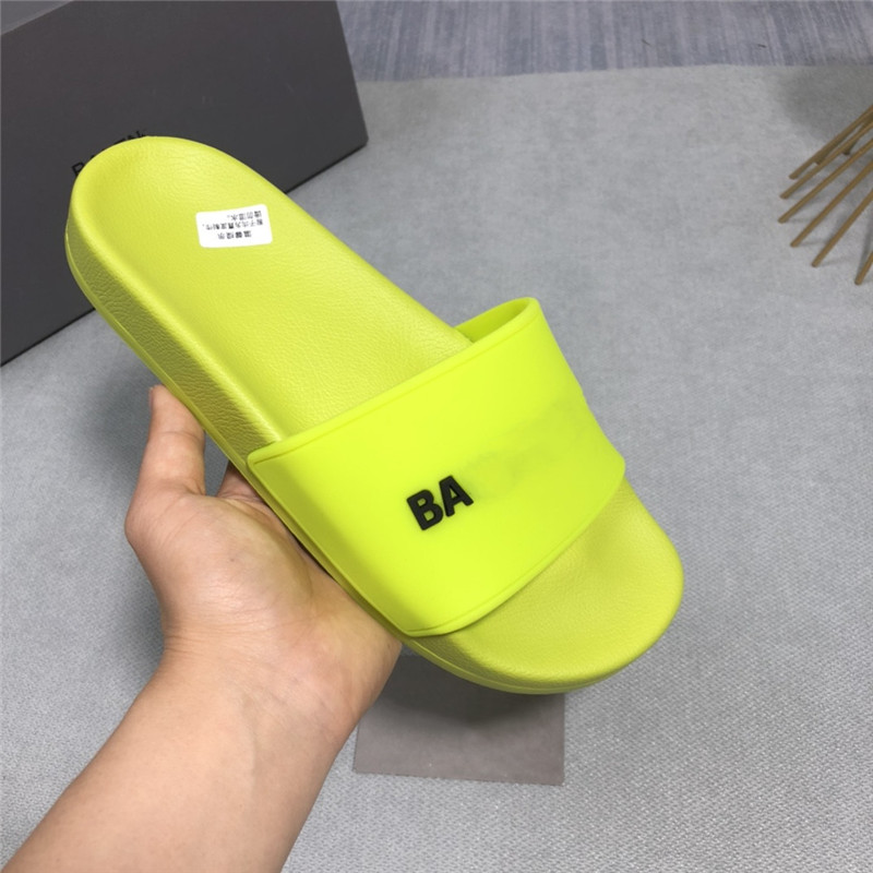 

Men and Women Home Indoor Soft Bathroom Summer Slippers Designer Rubber Slippers High Quality Sandals Flat White Fashion Female Beach Flip Flops 36-45 Size Free Boxed, Make up the difference