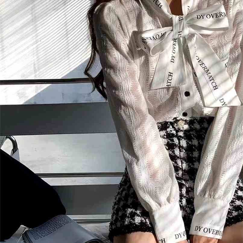 

French style restoring ancient ways ribbon bow blouse female temperament of early spring white shirt long sleeve lace tops 210520