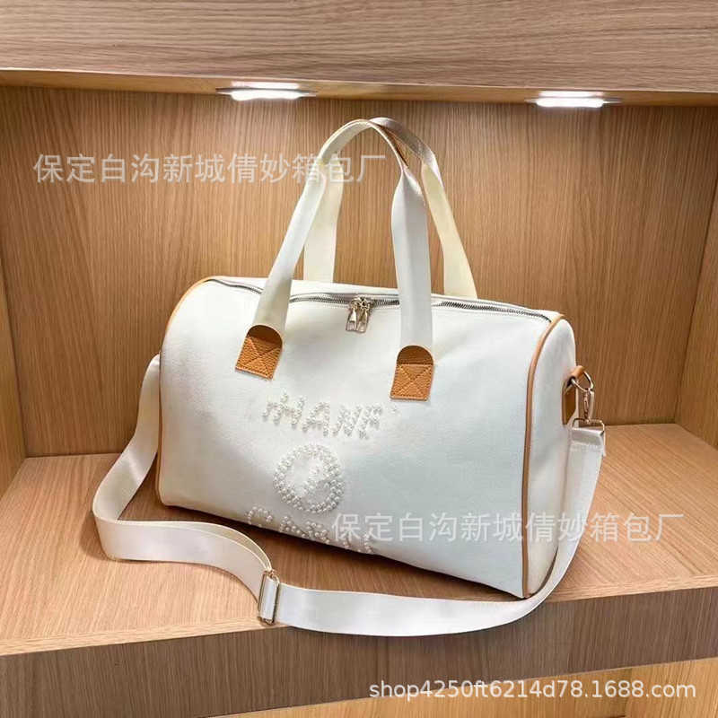 

2021 Slant Span Large Capacity Travel Sports Pearl Bag Fashion Cylinder Short Distance Portable Travel Bag, White