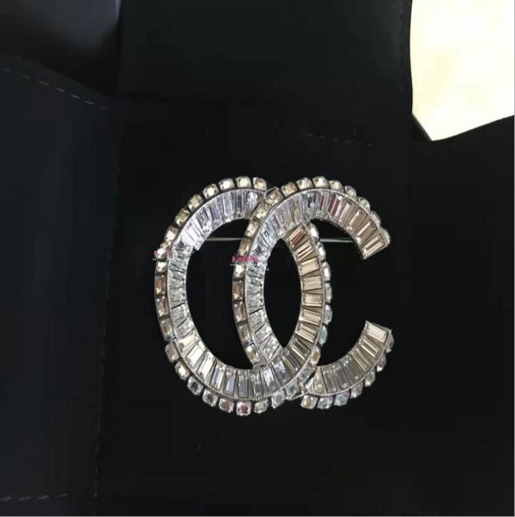 

Rectangular Rhinestone Brooch brass material European and American fashion with coat pin