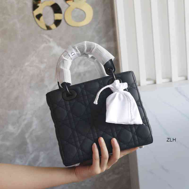 

women's D family bag 2020 new fashion net red versatile small CK portable cross carrying small fragrant lambskin princess's bag handbag