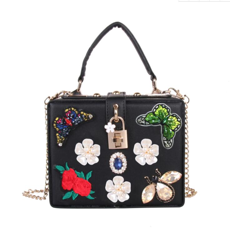 

wholesale women leather shoulder bags beautiful flower Pearl handbags elegant atmosphere Butterfly embroidery handbag wedding banquet dress diamond dinner bag