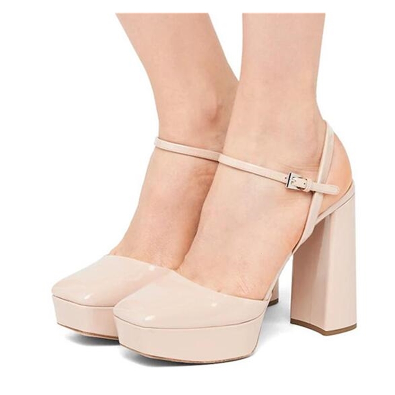 chunky black heels closed toe