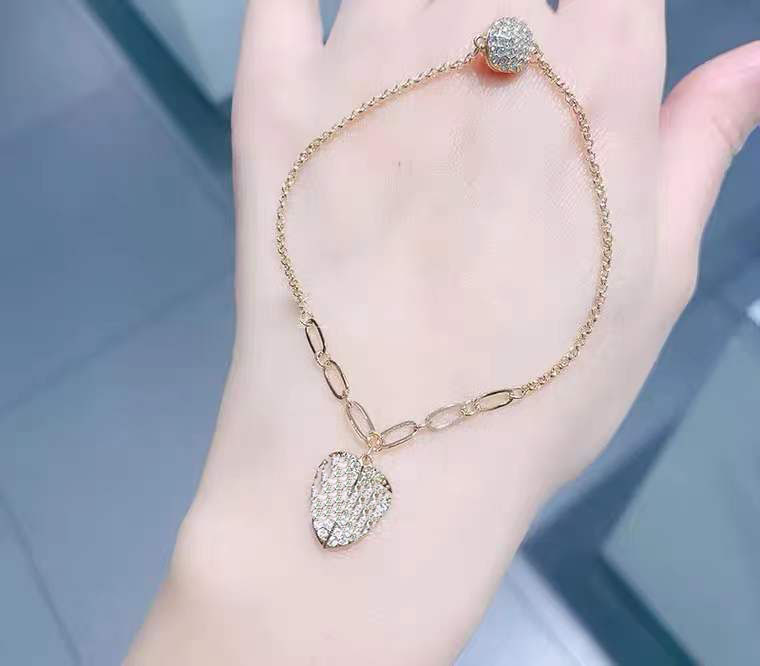 

Irregular leaf shape charm bracelets sparkling clover designer in full diamond set gold bracelet for Women Fashion Jewelry aesthetic crystal magnetic clasps