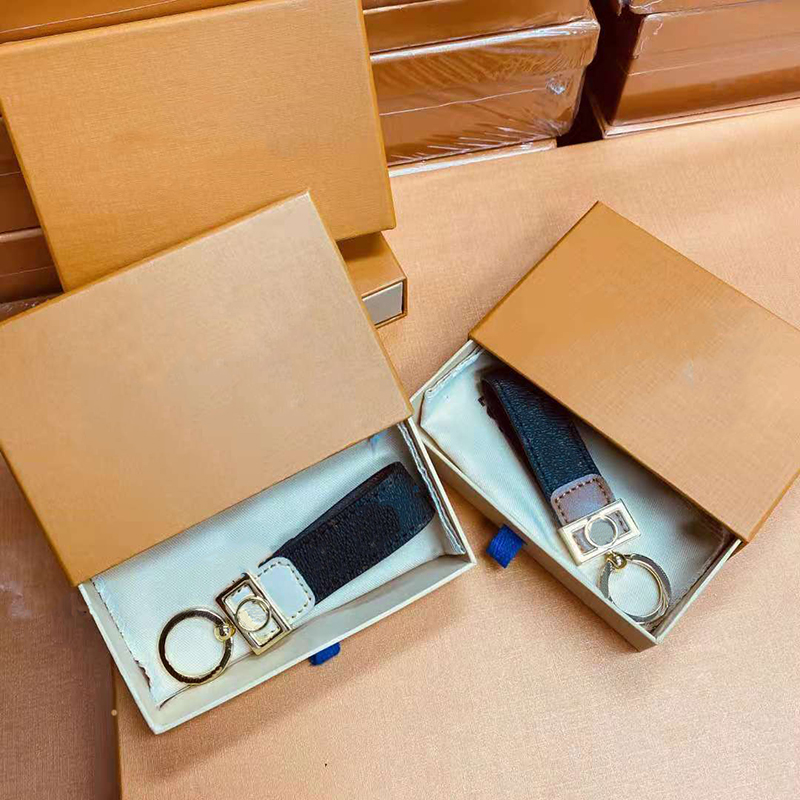 

High Quality key chain with box Luxury Accessories Buckle lovers Car Keychain Handmade flower Designer Leather Keychains Men Women Bags Pendant 2 Colors