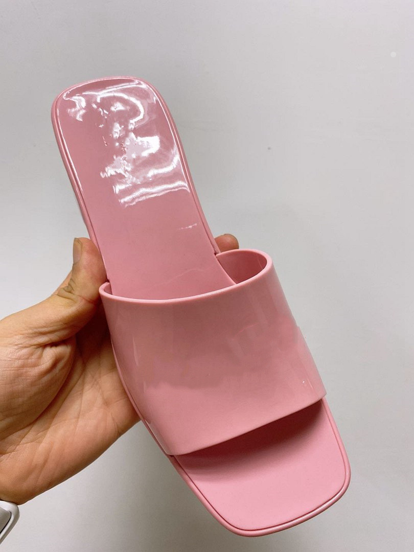 

2021 hot top high quality new slippers sandals in the summer fashion designer leisure beach shoes nfg, Black
