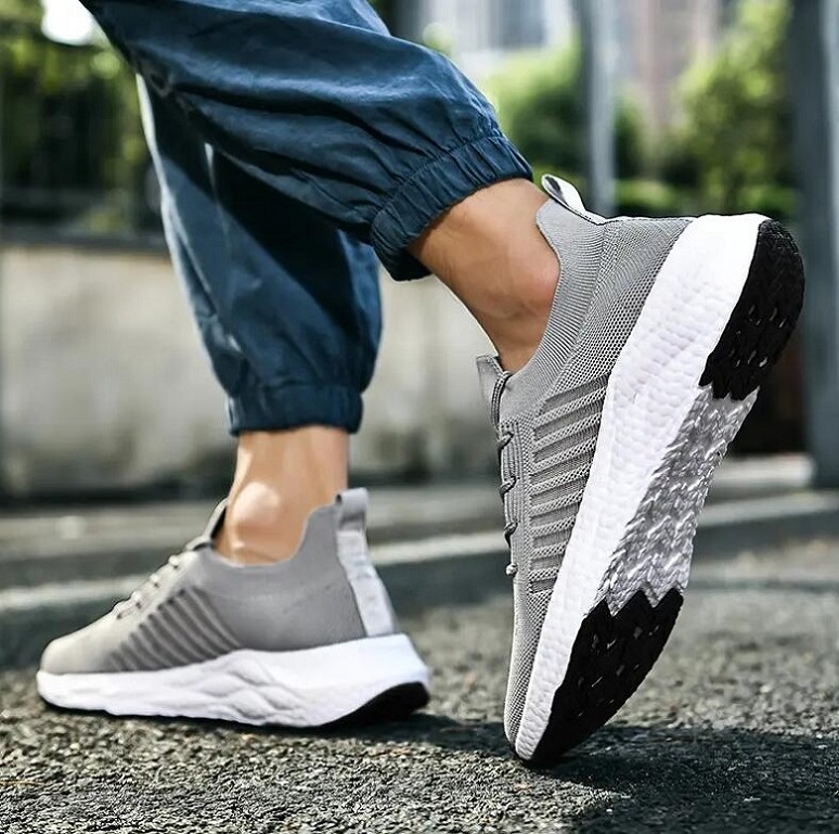 

HYE30 Summer Boost Sports Shoes Breathable Mesh Leather Outdoor Sneakers Men Discount Casual Walking White Black