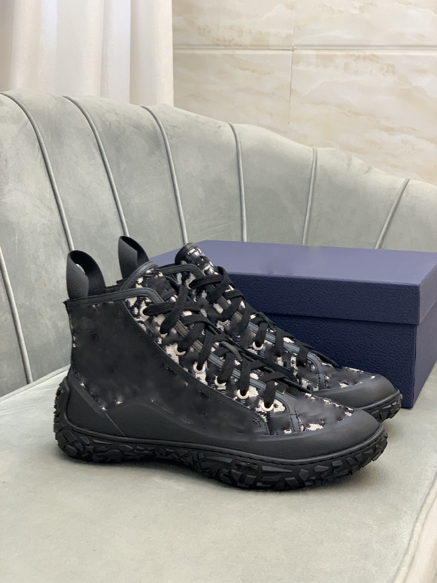 

Brand Casual Shoes B28 High-Top Sneakers Oblique Printed Fabric Canvas Fashion Breathable Technology Outdoor Trainers For Men Women With Box