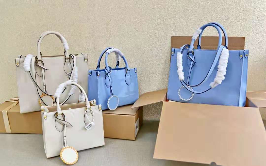 

Genuine leather Totes Fresh and pure color can body gradient large LOGO printed capacity shopping bag with shoulder straps cross the portabl
